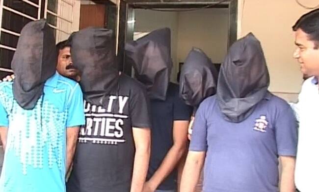 नवी मुंबईत 17 पालकांना 3 कोटींचा गंडा, पाचजण अटकेत 5 Arrest In Navi Mumbai On Fake Medical Admission Case नवी मुंबईत 17 पालकांना 3 कोटींचा गंडा, पाचजण अटकेत