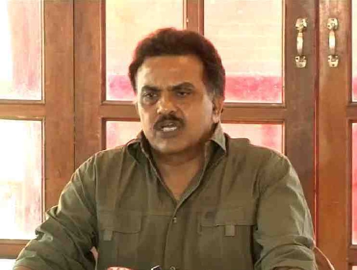 Sanjay nirupam controversial statement on Karnataka Governor Vajubhai wala कर्नाटकच्या राज्यपालांवर बोलताना निरुपमांची जीभ घसरली