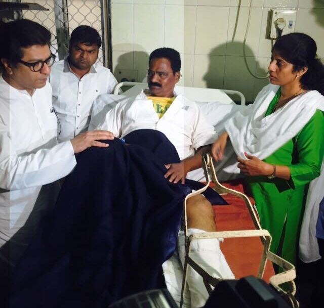 Mumbai Raj Thackeray Meets Sanjay Turade At Hospital संजय तुरडेंची विचारपूस करण्यासाठी राज ठाकरे रुग्णालयात