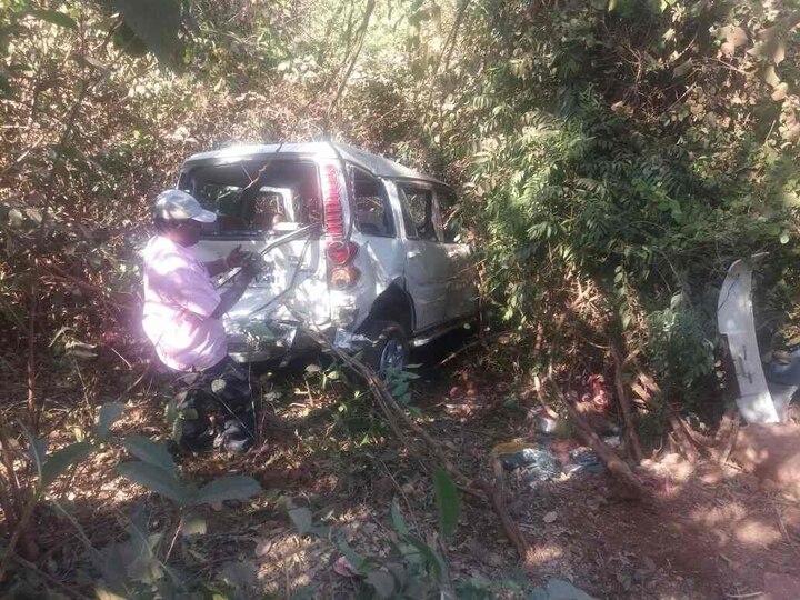 Car Accident In Kolhapur 2 Lady Death कोल्हापूरमध्ये यात्रेकरुंवर काळाचा घाला, कार अपघातात दोघींचा मृत्यू