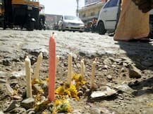 लातूरमधील रस्त्यांवरच्या खड्ड्यांविरोधात तरुणांचे अनोखे आंदोलन