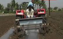 केवळ 6 हजार खर्चुन मल्चिंग पेपर अंथरणी यंत्राची निर्मिती