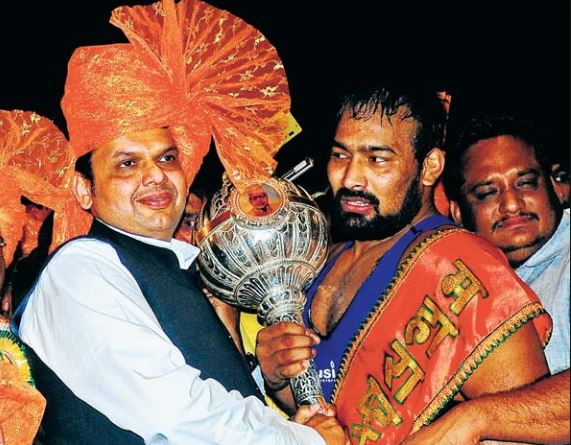 ..तर फडणवीसांचं सरकार कधीच जाणार नाही: विजय चौधरी