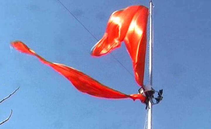 एवढा मोठा भगवा ध्वज पहिल्यांदाच उभारला असल्याचा दावा शिवबाचे संस्थापक अध्यक्ष मनोज जरांगे यानी केला आहे.