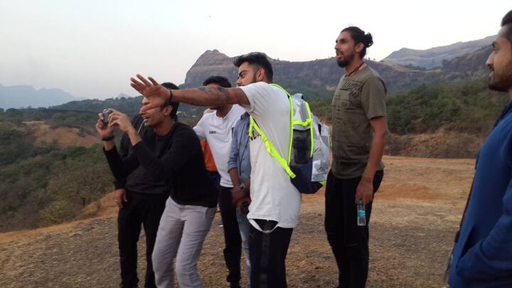 टीम इंडियाचा ऑस्ट्रेलियाविरुद्धचा पहिला कसोटी सामना पुण्यात होत्या. या सामन्यानंतर टीम इंडियानं जवळच असलेल्या ताम्हिणी घाट ट्रेक करायचं ठरवलं.