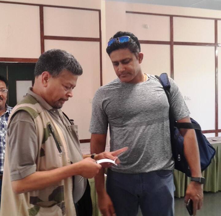 इतकंच नाही, तर टेकडीच्या माथ्यावर टीम इंडियाने तिरंगा फडकवून त्याला सॅल्यूट केला. सलग 24 तासांच्या धम्माल, मजामस्तीने टीम इंडियाचा शिणवटा कुठच्या कुठे निघून गेला आणि विराट ब्रिगेड बंगलोरच्या दिशेने रवाना झाली.