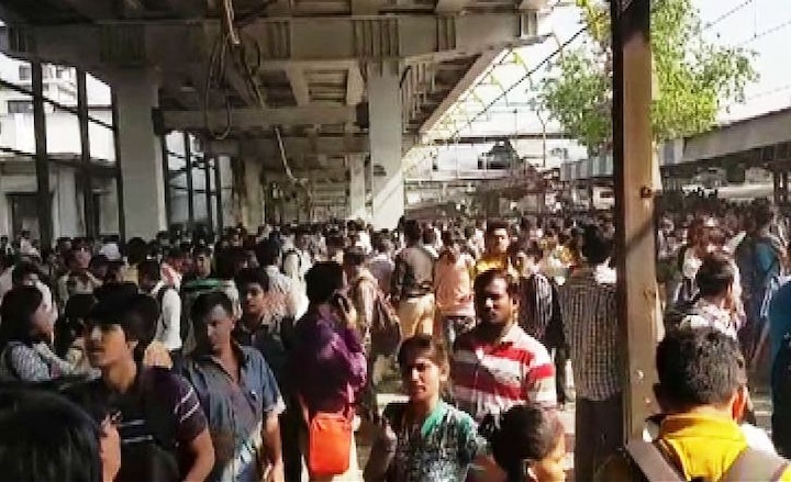 Stampede At Parel Railway Station Most Crowded Station In Mumbai एलफिन्स्टन चेंगराचेंगरी : मुंबईतील ही स्टेशन्स मृत्यूचा सापळा!