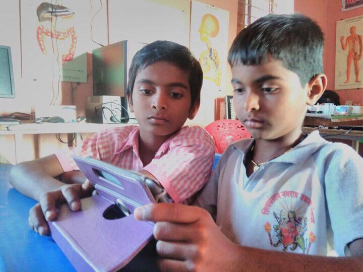 हा उपक्रम तयार केल्यानंतर मागच्या वर्षी रणजितसिंह यांनी तो मायक्रोसॉफ्टला पाठवला. त्यानंतर जगभरातील 5000 अभिनव उपक्रम मायक्रोसॉफ्टनं गोळा केले. यावेळी मायक्रोसॉफ्टनं भारतातील शिक्षणाशी निगडीत उपक्रम दिल्लीत पाहिले.