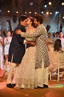 अनुष्का आणि शाहरुखचा रॅम्पवॉक