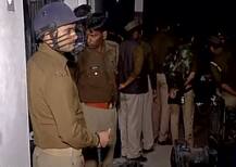 उत्तर प्रदेश एटीएस आणि संशयित दहशतवाद्यात चकमक