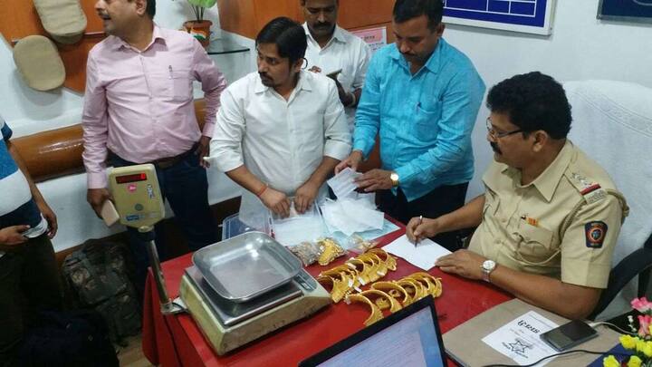 याप्रकरणी सुमेर सिंह आणि हरिओम पारीक या दोघांना ताब्यात घेतले असून, त्यांची अधिक चौकशी सुरू आहे. या दोघांजवळ संबंधित दागिन्यांचे कोणतेही अधिकृत कागदपत्र नाहीत.