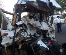 पुणे-सोलापूर महामार्गावर भीषण अपघात, मुंबईतील 11 जणांचा मृत्यू