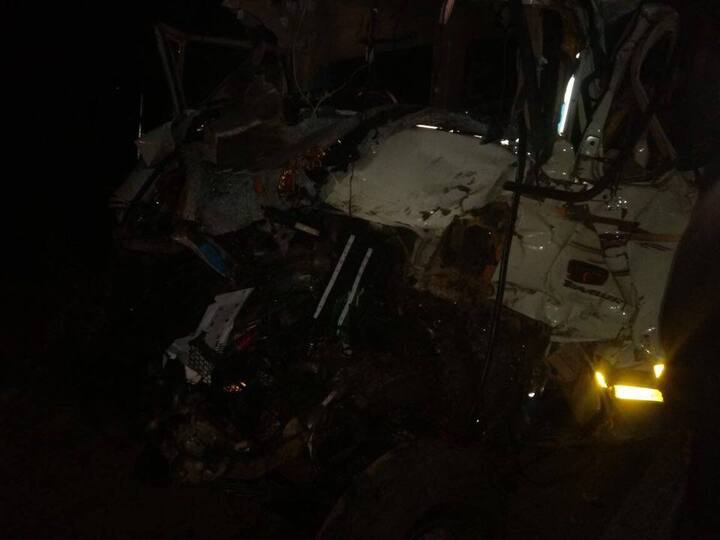  पुण्याहून सोलापूरला जाणाऱ्या ज्योती ट्रॅव्हलसमोर रानडुक्कर आडवं गेलं.