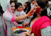 पाकिस्तानातही होळी दणक्यात साजरी
