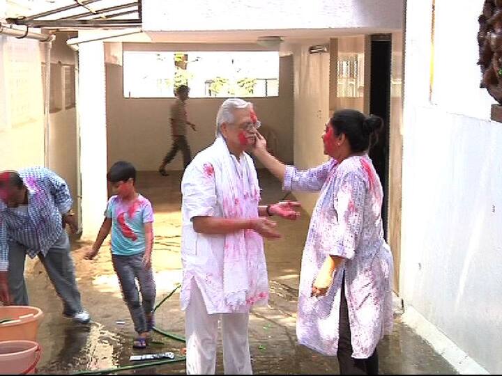 शब्दांची उधळण करणाऱ्या गुलजार यांनी होळीनिमित्त सप्तरंगांची उधळण केली
