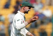 IndvsAus : चेंडू फिरवून फिरवून लायनचं बोट झिजलं!