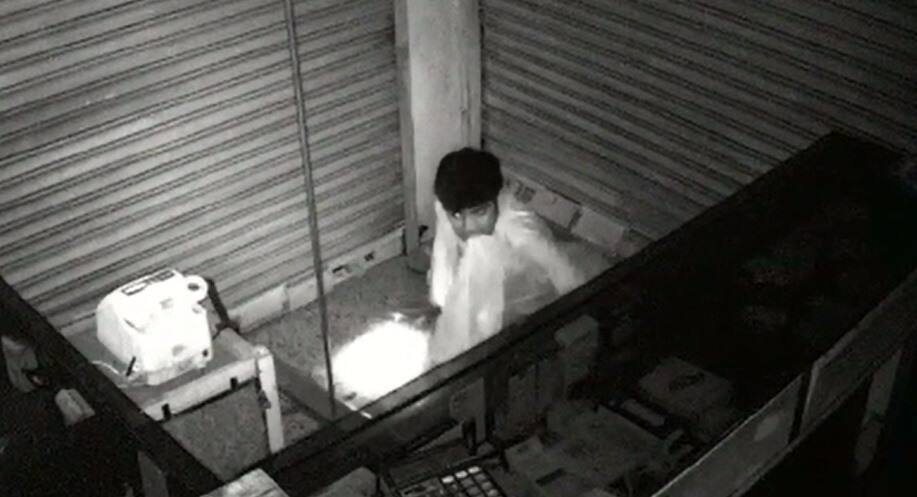 Theft In 5 Mobile Shop In Nagpur नागपूरमध्ये चोरांचा धुमाकूळ, 5 दुकानं फोडून 18 लाखांचे मोबाइल लंपास