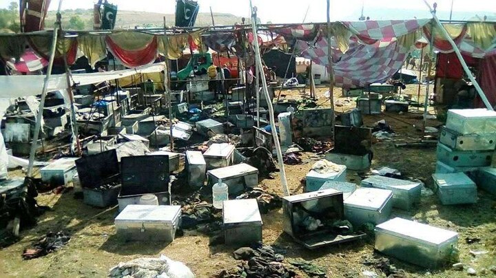 पद्मावती सिनेमात दीपिका पादूकोण, शाहिद कपूर आणि रणवीर सिंह प्रमुख भूमिकेत आहेत. 17 नोव्हेंबर 2017 रोजी हा चित्रपट प्रदर्शित होणार आहे. सिनेमात दीपिका राणी पद्मावती तर रणवीर सिंह अल्लाउद्दीन खिलजीच्या भूमिकेत आहेत.