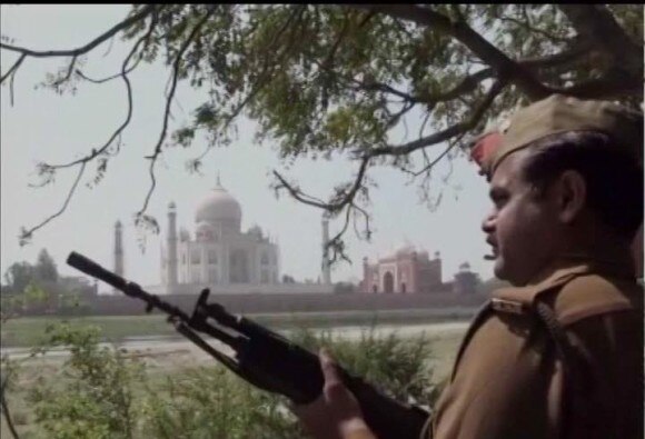 Isis Give Threat To Blast In Taj Mahal आयसिसकडून ताजमहल उडवण्याची धमकी, सुरक्षा व्यवस्थेत वाढ