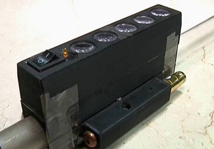 चेतन नंदने नाशिकमधी हायटेक काठीचे फीचर्स – जीपीएस, टॉर्च, मेटल डिटेक्टर, कॅमेरा, इलेक्ट्रिक शॉक, बॅटरी इत्यादील संदीप यूनिव्हर्सिटीत शिकतो. इलेक्ट्रॉनिक अँड टेलिकम्युनिकेशनमध्ये इंजिनिअरिंगच्या तिसऱ्या वर्षात चेतन शिकतोय.