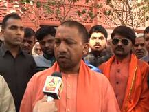 उत्तर प्रदेशच्या मुख्यमंत्रीपदी योगी आदित्यनाथ यांची वर्णी