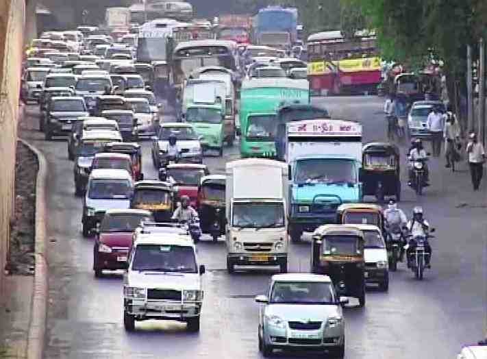 15 Years Old Vehicles To Be Banned For Preventing Air Pollution Abp Majha Auto News भारतात 15 वर्ष जुन्या वाहनांवर लवकरच बंदी?
