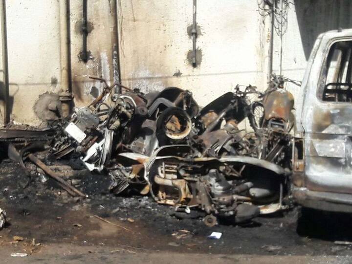 आग लावण्यात आल्याची शक्यता व्यक्त केली जात आहे.