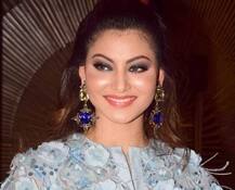 अवॉर्ड शोमध्ये उर्वशी रौतेलाची हजेरी! 