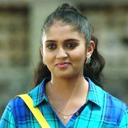 अभिनेत्री रिंकू राजगुरुची छेडछाड, ठाण्याचा तरुण ताब्यात