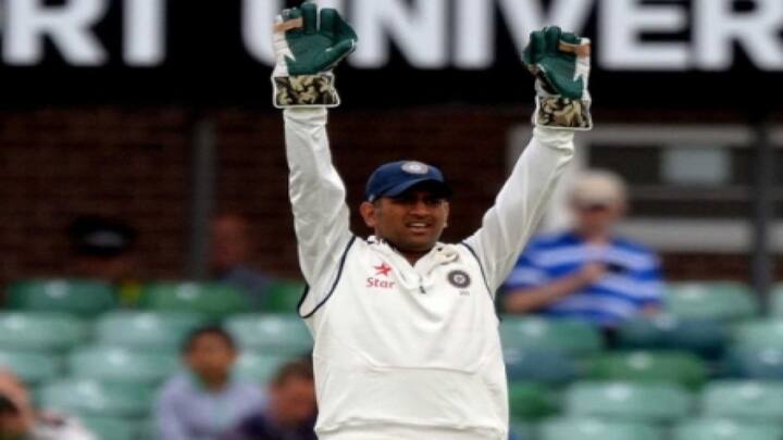 कसोटी क्रिकेटमध्ये एकाच मोसमात (2016/17) 26 जणांना माघारी धाडत त्याने टीम इंडियाचा माजी कर्णधार आणि विकेटकीपर धोनीलाही मागे टाकलं आहे.