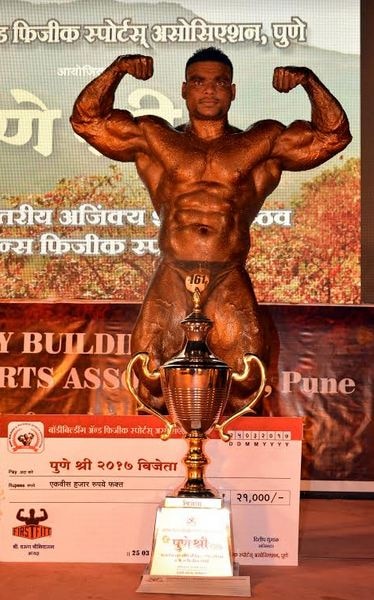 स्पर्धेचा पारितोषिक वितरण समारंभ मिस्टर वर्ल्ड आणि शिवछत्रपती पुरस्कार विजेता संग्राम चौगुले व सुहास खामकर यांच्या हस्ते झाले. 