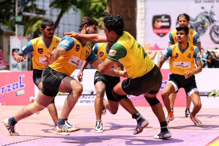 प्रो कबड्डी लीगमधल्या यू मुम्बा फ्रँचाईझीच्या वतीनं आयोजित आंतरमहाविद्यालयीन कबड्डी स्पर्धेत परळच्या महर्षी दयानंद कॉलेजनं विजेतेपदाचा मान मिळवला. 