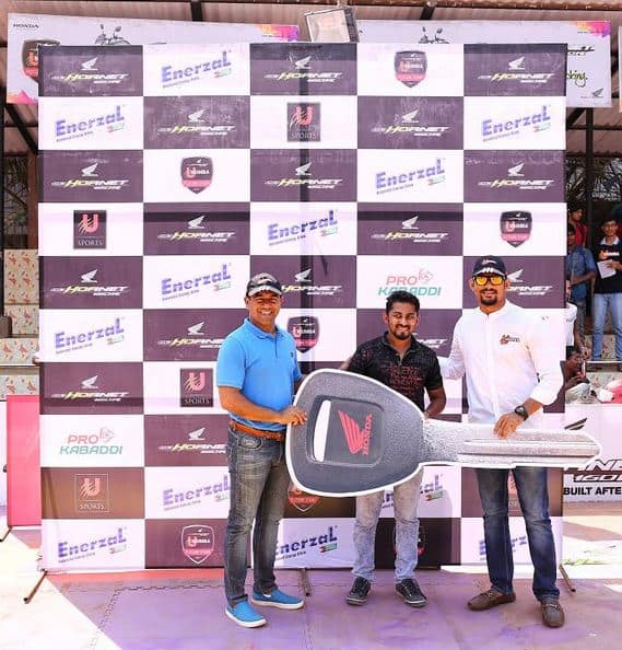 पाहा आणखी फोटो...