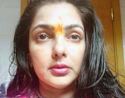 Thane Court Issued Non Bailable Arrest Warrant Against Mamta Kulkarni And Vicky Goswami ममता कुलकर्णीविरोधात अजामीनपात्र वॉरंट
