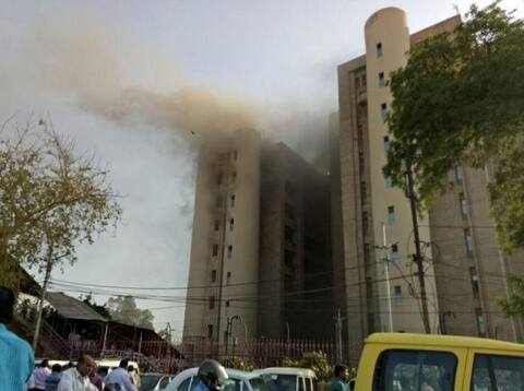 उत्तर प्रदेशच्या मंत्रालयातील बापू भवनात आग