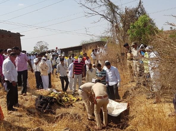 Pune Daughter Killed Along With Parents Dead Bodies Buried पुण्यात एकाच कुटुंबातील तिघांची हत्या करुन मृतदेह पुरले