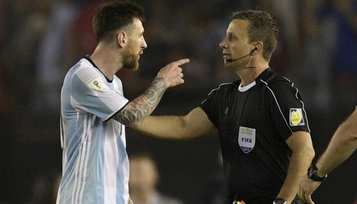 Lionel Messi Was Suspended For Four Argentina Matches By Fifa लायनल मेस्सीवर चार सामन्यांसाठी बंदी