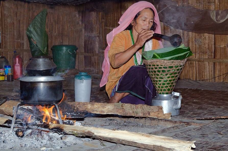 घुमक्कडी (34) : लोकल दारवा आणि चखणे!  