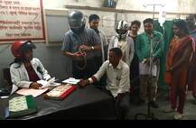 उल्हासनगरमध्ये डॉक्टरांची हेल्मेट घालून रुग्ण तपासणी