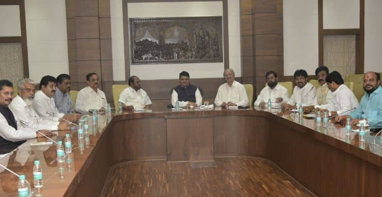'शिवसेनेच्या आमदारांची नाराजी राहणार नाही' Shivsena Ministers Mla Meet Cm Devendra Fadnavis 'शिवसेनेच्या आमदारांची नाराजी राहणार नाही'