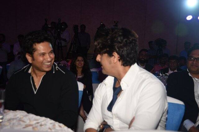 सचिनचं हे गाणं येत्या रविवारी रात्री दहा वाजता सचिनच्या चाहत्यांना 100 एमबी या त्याच्या अधिकृत मोबाईल अॅपवरून ऐकता येणार आहे.