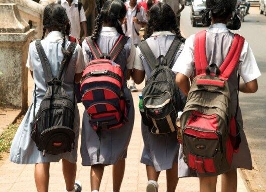 Now parents can complaint against fee hikes खासगी शाळांच्या मनमानी फी वाढीला सरकारचा चाप
