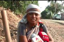 डोक्यावर घमेलं घेऊन वेठबिगारी, इंदापुरातील सरपंचाची कहाणी