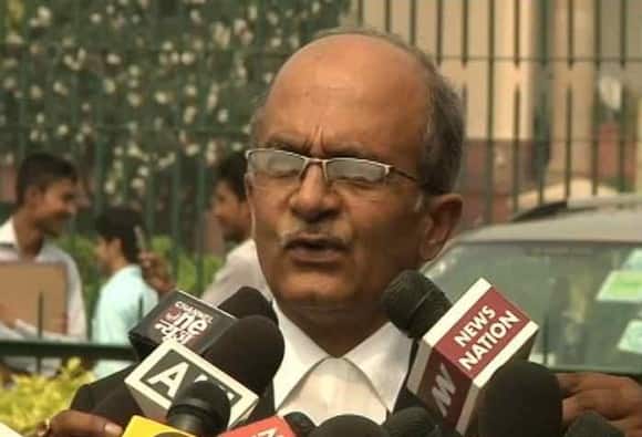 वादग्रस्त ट्वीटप्रकरणी प्रशांत भूषण यांच्या विरोधात गुन्हा दाखल