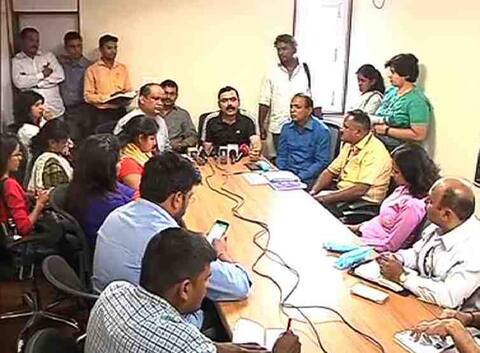 शेतकऱ्यांनंतर शहीदांच्या कुटुंबीयांसाठी ‘नाम’चा पुढाकार शेतकऱ्यांनंतर शहीदांच्या कुटुंबीयांसाठी ‘नाम’चा पुढाकार