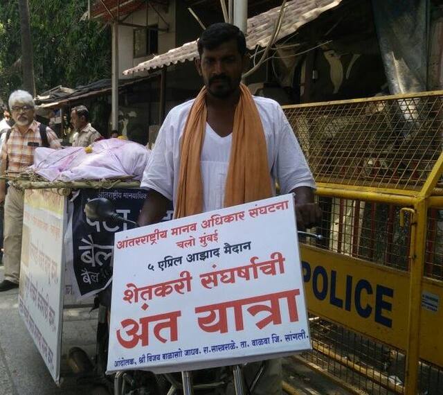 शेतकऱ्यांची प्रतिकात्मक प्रेतयात्रा घेऊन सांगलीचा शेतकरी ‘मातोश्री’वर!