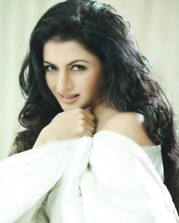 1969 मध्ये मुंबईत जन्मलेली भाग्यश्रीचे सध्या 47 वय वर्ष असून, तिच्या चेहऱ्यावरील निरागसपणा अजूनही कायम आहे. त्यामुळे बॉलिवूडला रामराम करुन बराच काळ लोटला तरी अजूनही तिचे असंख्य चाहते आहेत.