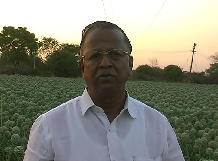 Dhule Farmer Help Poor Farmers With Provide Of Oniions Seeds Latest Updates धुळ्यातील शेतकऱ्याचा दानशूरपणा, अल्पभूधारकांना कांद्याचं बियाणं मोफत देणार