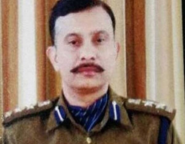 Shot 9 Times Crpf Commandant Chetan Kumar Cheetah To Be Discharged 9 गोळ्यांनी शरीराची चाळण, तरीही भारतीय जवानाची मृत्यूवर मात