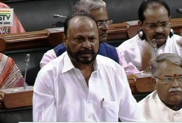 'आम्हीपण हंगामा करू शकतो', शिवसेना खासदार संसदेत आक्रमक Shivsena Mp Aanandrao Adsul On Ravindra Gaikwad Matter Latest Update 'आम्हीपण हंगामा करू शकतो', शिवसेना खासदार संसदेत आक्रमक